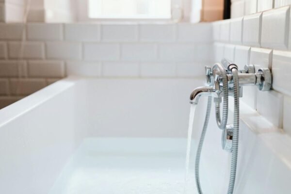 Therapeutic Benefits of Hot Baths for Seniors
